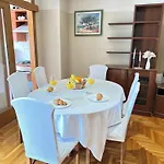 Forty Two Apartament *