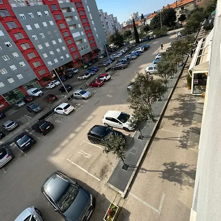 Forty Two Apartman